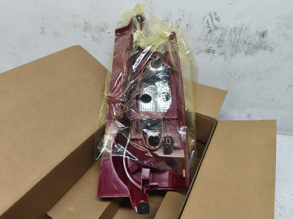 FEU ARRIERE GAUCHE CITROEN/PEUGEOT - Vue 2